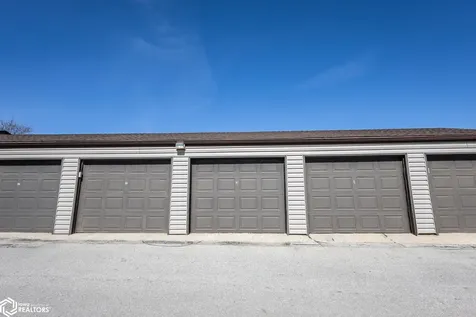 600 #A2 Briarstone Drive Mason City IA 50401