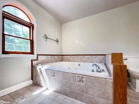 2418 Silverwood Lane Fairfield IA 52556