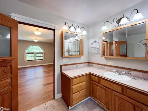 2418 Silverwood Lane Fairfield IA 52556