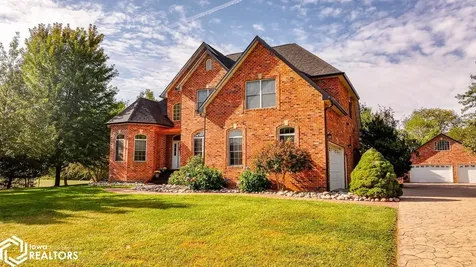 27 Pinehurst Circle Ottumwa IA 52501