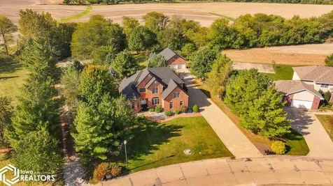 27 Pinehurst Circle Ottumwa IA 52501