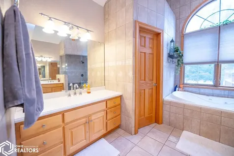 27 Pinehurst Circle Ottumwa IA 52501