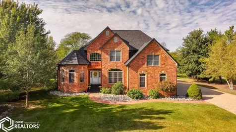 27 Pinehurst Circle Ottumwa IA 52501