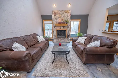 27 Pinehurst Circle Ottumwa IA 52501