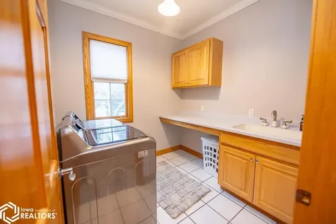 27 Pinehurst Circle Ottumwa IA 52501
