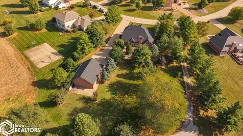 27 Pinehurst Circle Ottumwa IA 52501