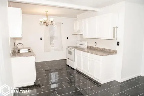 324 Elmdale Avenue Ottumwa IA 52501