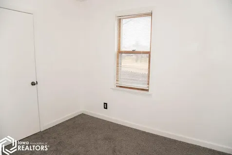 324 Elmdale Avenue Ottumwa IA 52501