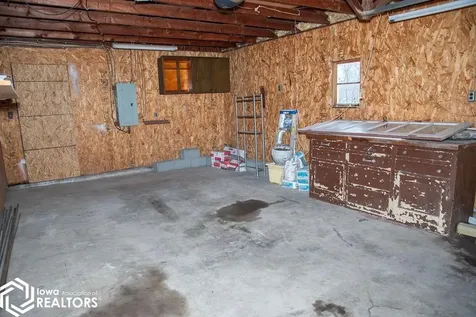 324 Elmdale Avenue Ottumwa IA 52501