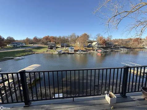 2141 S Lakeshore Drive Brooklyn IA 52211