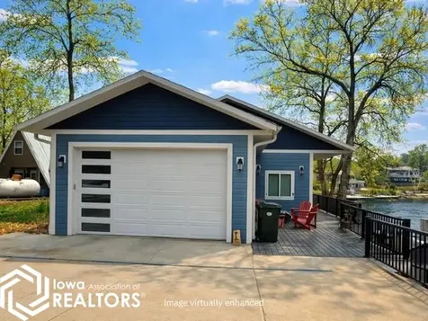 2141 S Lakeshore Drive Brooklyn IA 52211