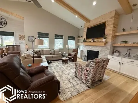 2141 S Lakeshore Drive Brooklyn IA 52211
