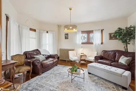 426 East Street Grinnell IA 50112