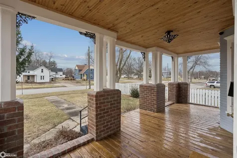 426 East Street Grinnell IA 50112