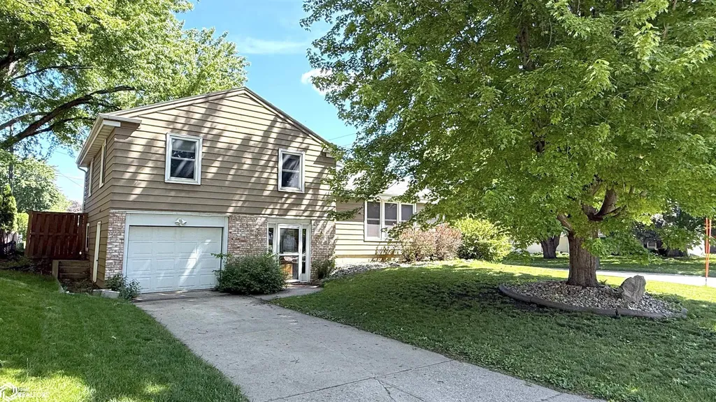 1304 2nd Street NW Mason City IA 50401