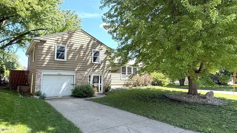 1304 2nd Street NW Mason City IA 50401