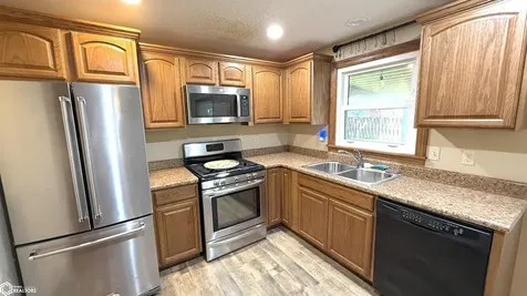 1304 2nd Street NW Mason City IA 50401