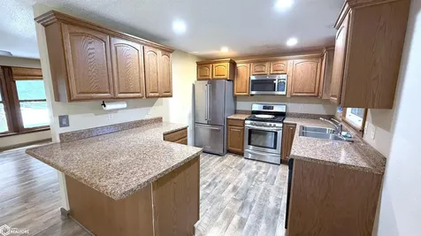 1304 2nd Street NW Mason City IA 50401