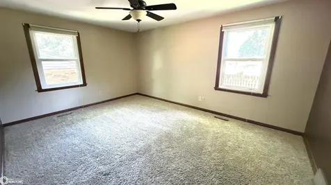 1304 2nd Street NW Mason City IA 50401