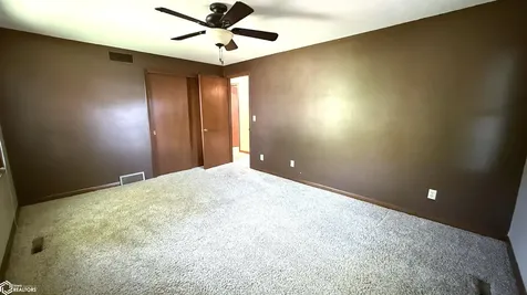 1304 2nd Street NW Mason City IA 50401