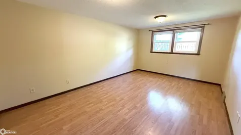 1304 2nd Street NW Mason City IA 50401