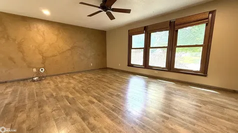 1304 2nd Street NW Mason City IA 50401