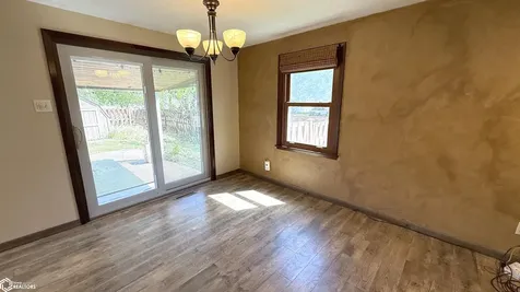 1304 2nd Street NW Mason City IA 50401