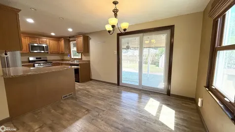 1304 2nd Street NW Mason City IA 50401