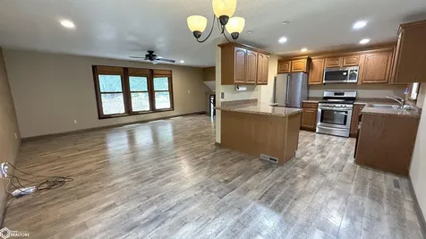 1304 2nd Street NW Mason City IA 50401