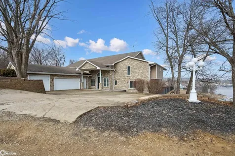 109 Cedar Road Montezuma IA 50171