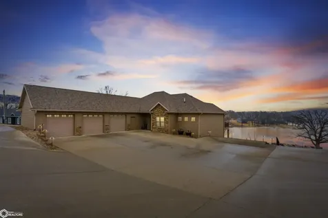135 Crabtree Road Montezuma IA 50171