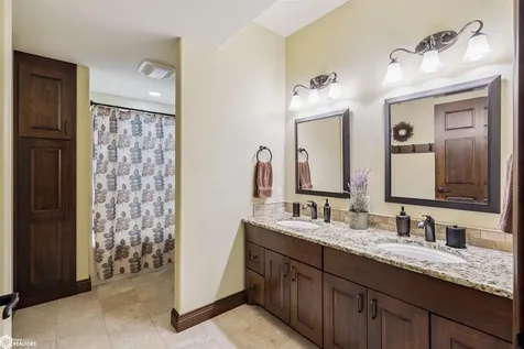 135 Crabtree Road Montezuma IA 50171