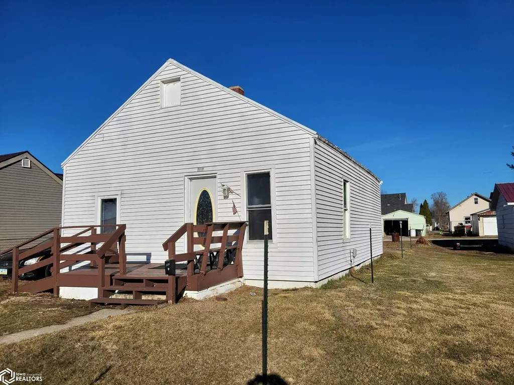 307 N 11th Avenue Marshalltown IA 50158