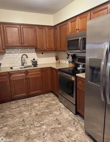 400 S Cedar Street New London IA 52645