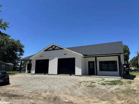 303 1st Street Keosauqua IA 52565