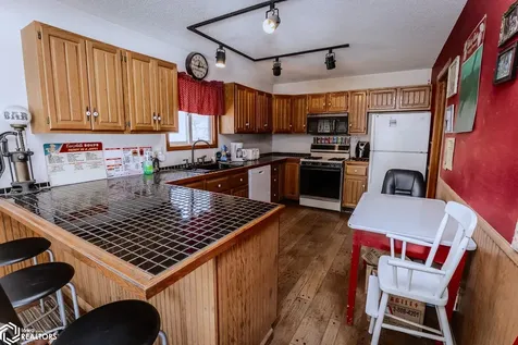 522 14th Avenue Eldora IA 50627