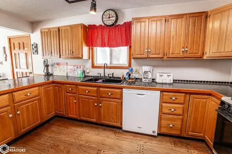 522 14th Avenue Eldora IA 50627