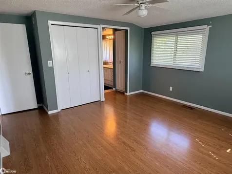 3308 W Jefferson Avenue Fairfield IA 52556