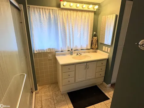 3308 W Jefferson Avenue Fairfield IA 52556