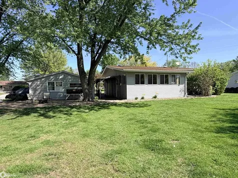 3308 W Jefferson Avenue Fairfield IA 52556