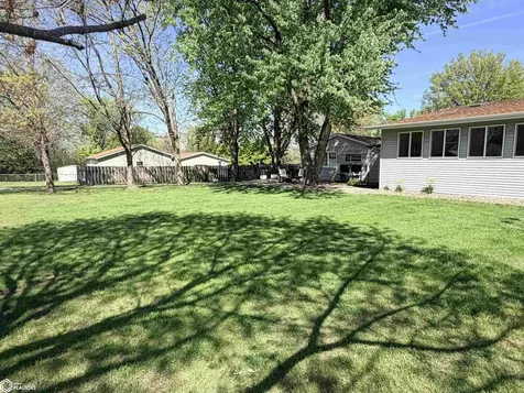 3308 W Jefferson Avenue Fairfield IA 52556