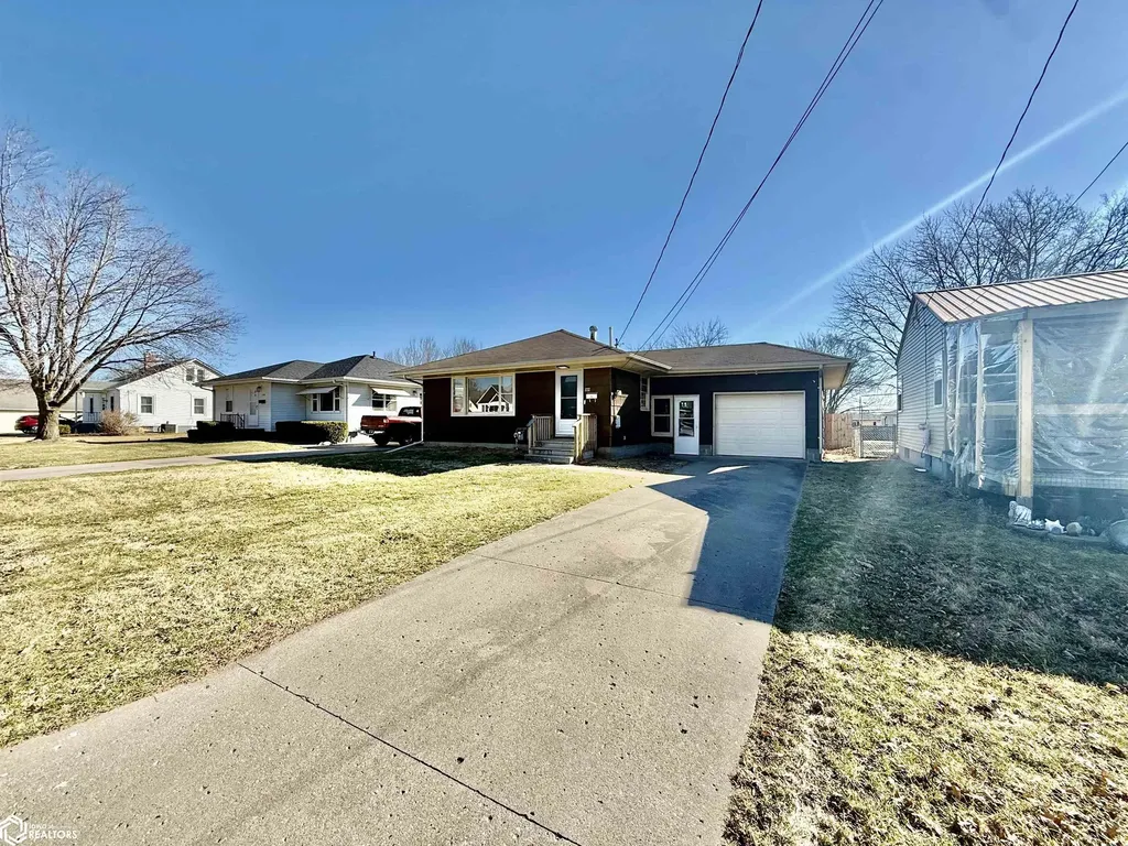 122 N Johnson Avenue Ottumwa IA 52501
