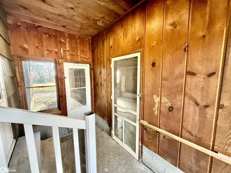 122 N Johnson Avenue Ottumwa IA 52501
