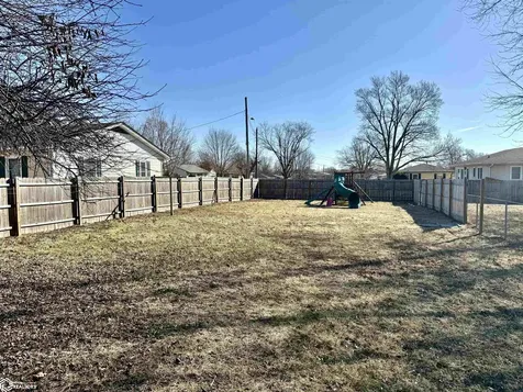 122 N Johnson Avenue Ottumwa IA 52501