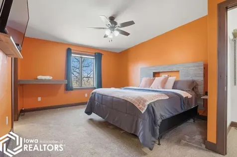 886 Henik Road Mount Vernon IA 52314