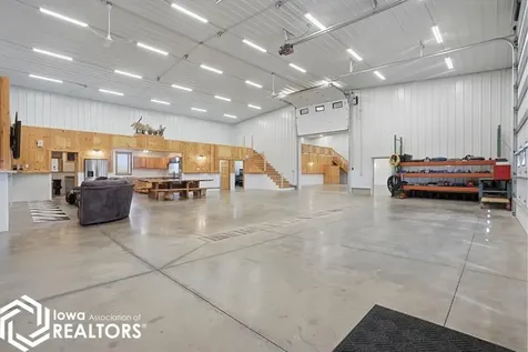 886 Henik Road Mount Vernon IA 52314
