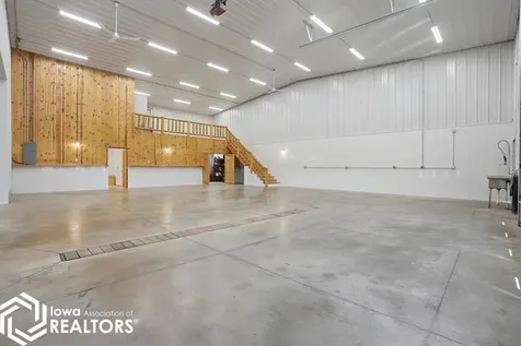 886 Henik Road Mount Vernon IA 52314