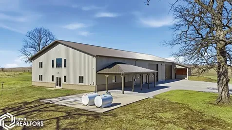 886 Henik Road Mount Vernon IA 52314