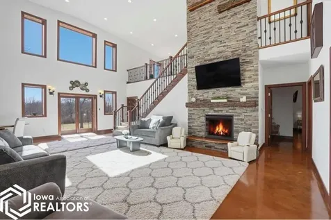 886 Henik Road Mount Vernon IA 52314