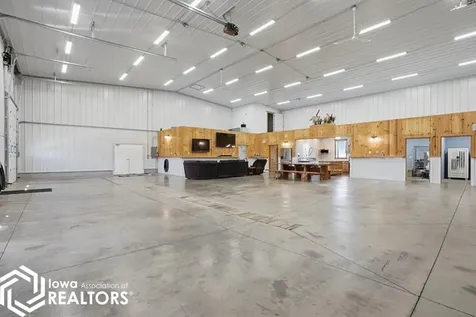 886 Henik Road Mount Vernon IA 52314